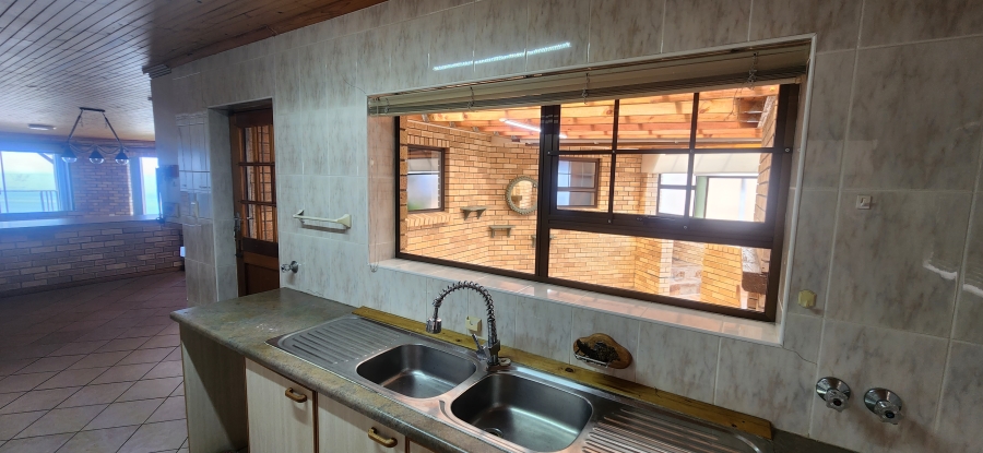 5 Bedroom Property for Sale in Dana Bay Western Cape